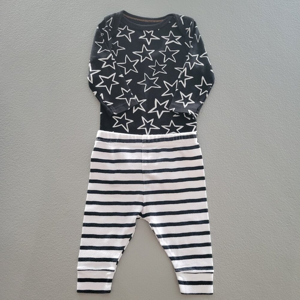 Cloud Island Baby Outfit Set 0-3M Black White Stars Bodysuit Leggings